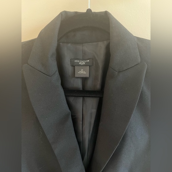 Ann Taylor Black Blazer Size 2P - Picture 5 of 8